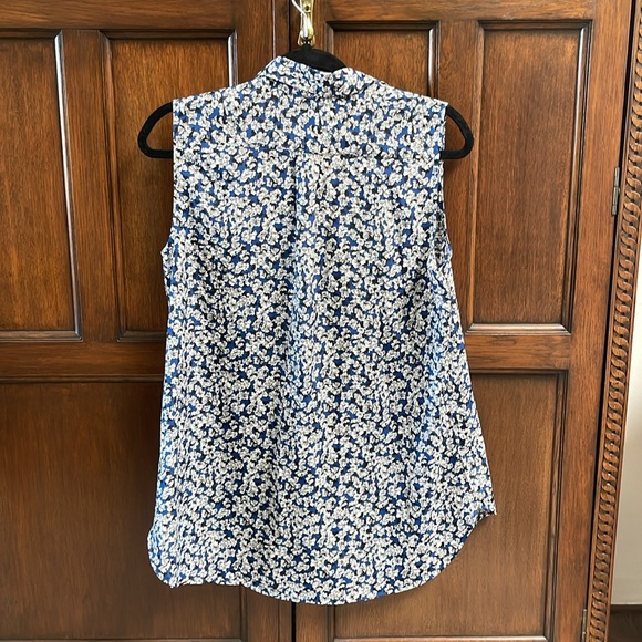Sleeveless button up floral print blouse - Picture 3 of 4